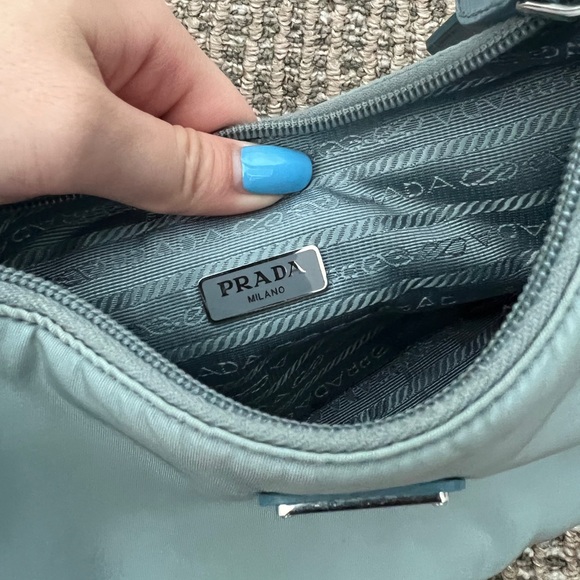 Prada Re-Edition 2000 - Picture 2 of 5